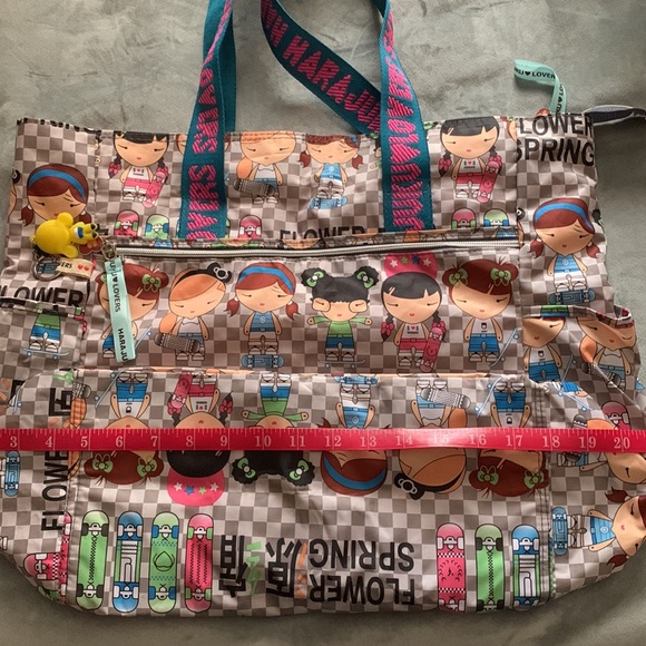 Harajuku Lovers enormous Flower Spring Travel Tote - Picture 10 of 13